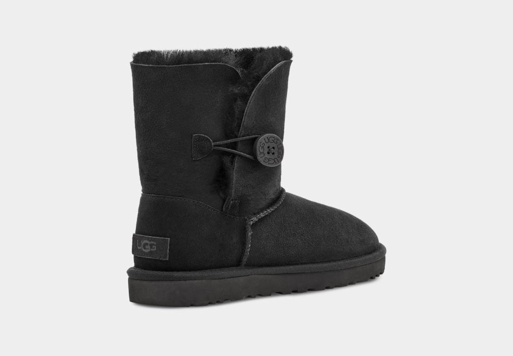 UGG Bailey Button II בצבע שחור