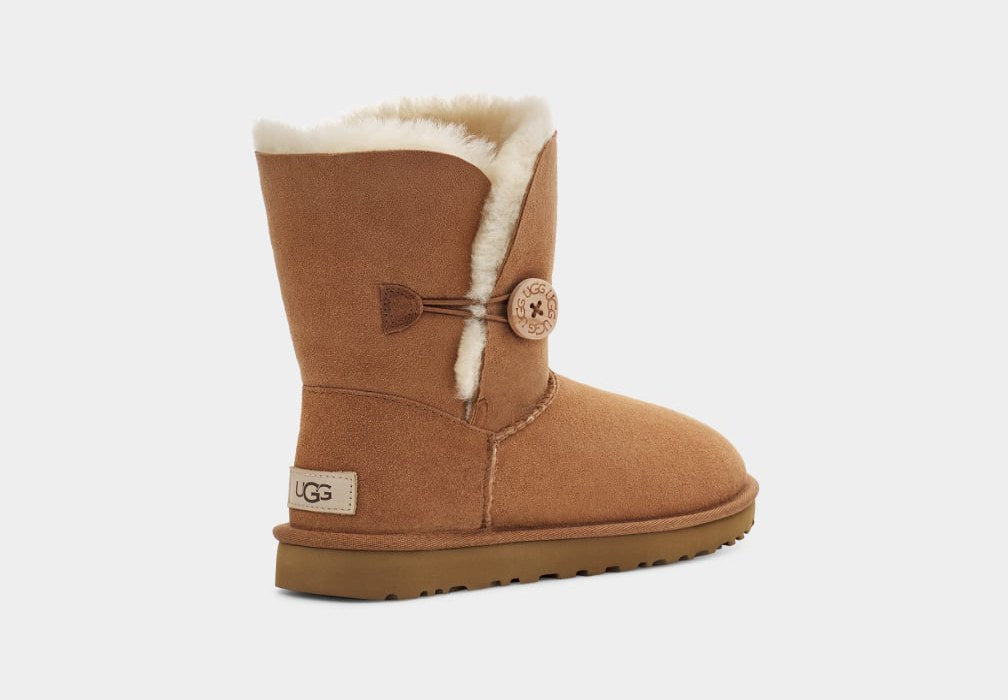 UGG Bailey Button II בצבע חום