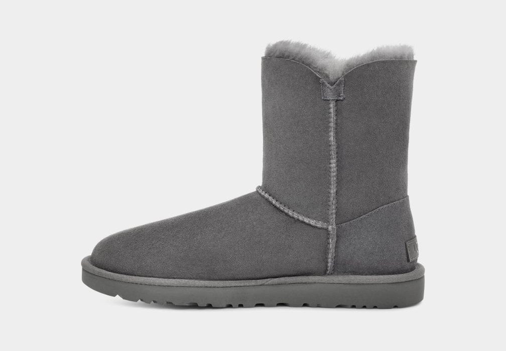 UGG Bailey Button II בצבע אפור