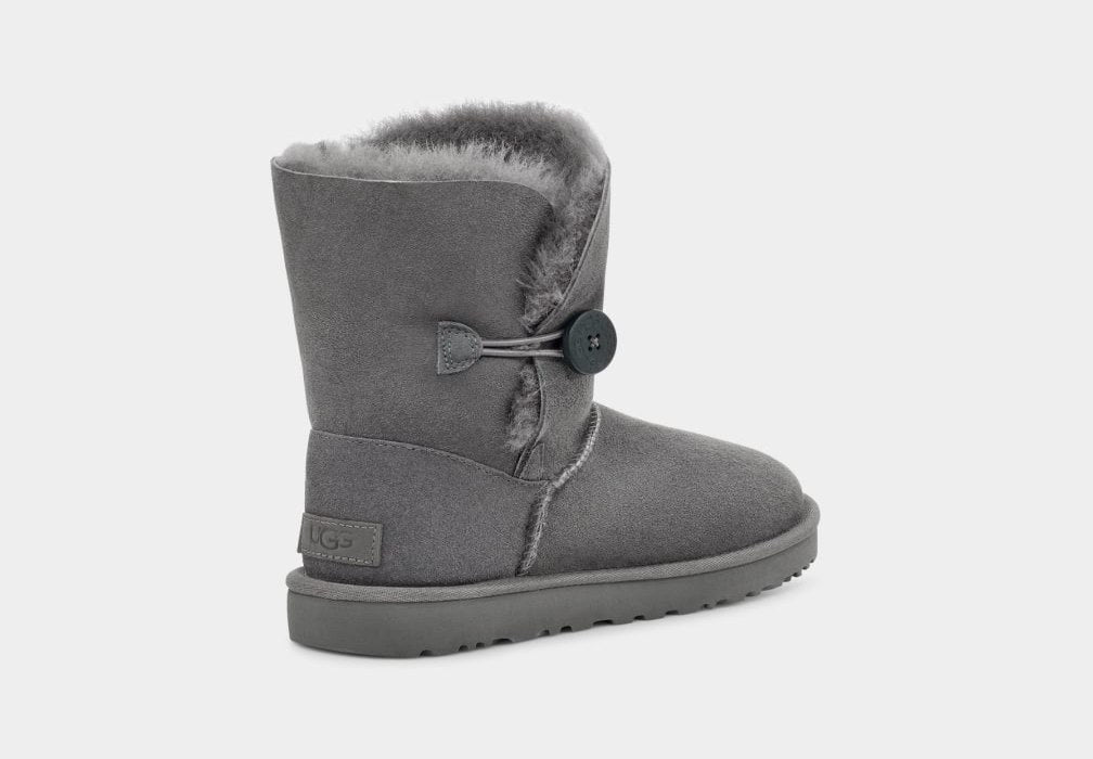 UGG Bailey Button II בצבע אפור