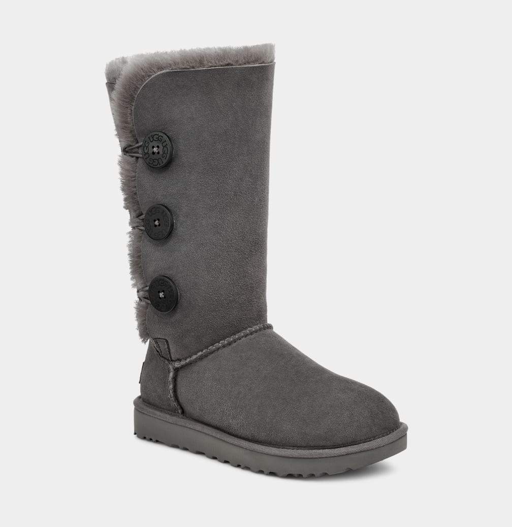 UGG Bailey Button Triplet II Boot בצבע אפור