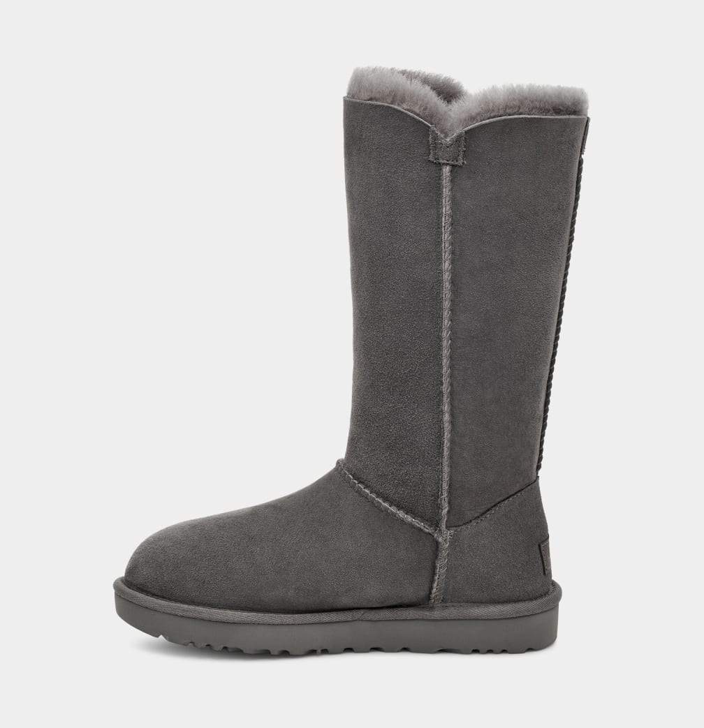 UGG Bailey Button Triplet II Boot בצבע אפור