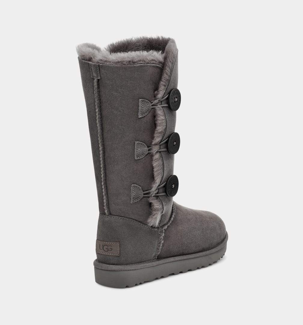 UGG Bailey Button Triplet II Boot בצבע אפור