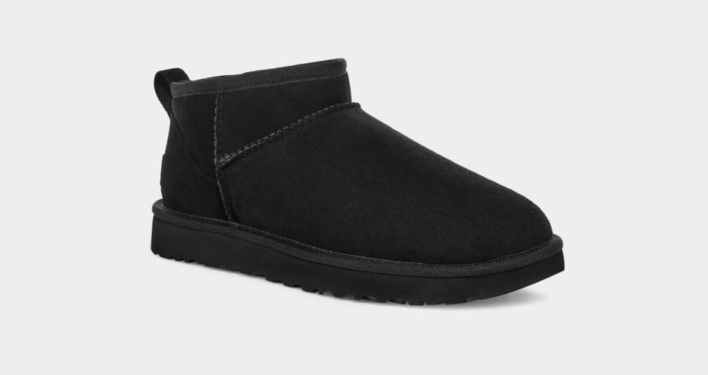 UGG Classic Ultra Mini בצבע שחור