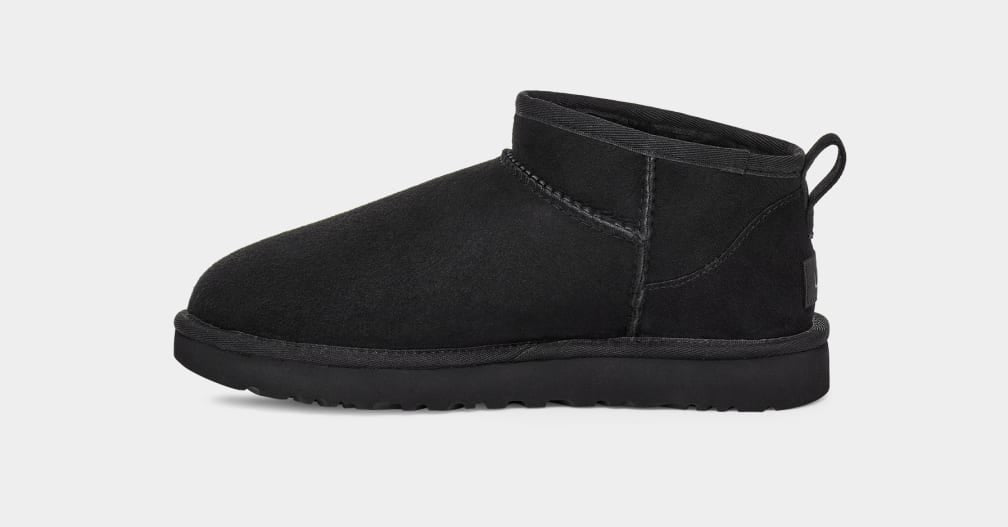 UGG Classic Ultra Mini בצבע שחור