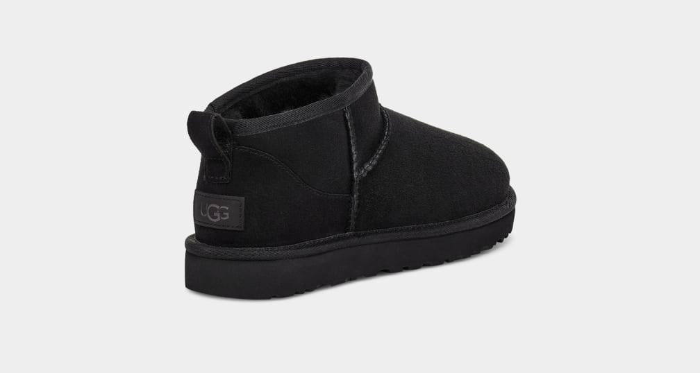 UGG Classic Ultra Mini בצבע שחור