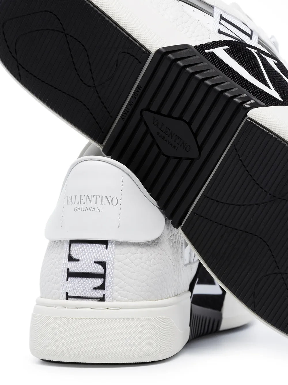 נעל של ולנטינו בצבע לבן שחור – Valentino CALFSKIN VL7N SNEAKER