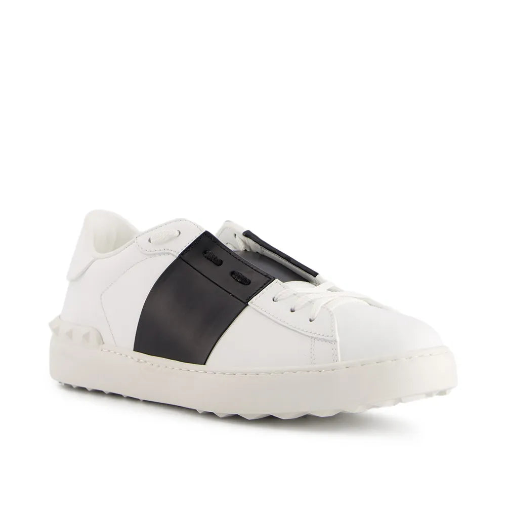 נעל של ולנטינו בצבע לבן ושחור-Valentino CALFSKIN OPEN SNEAKER