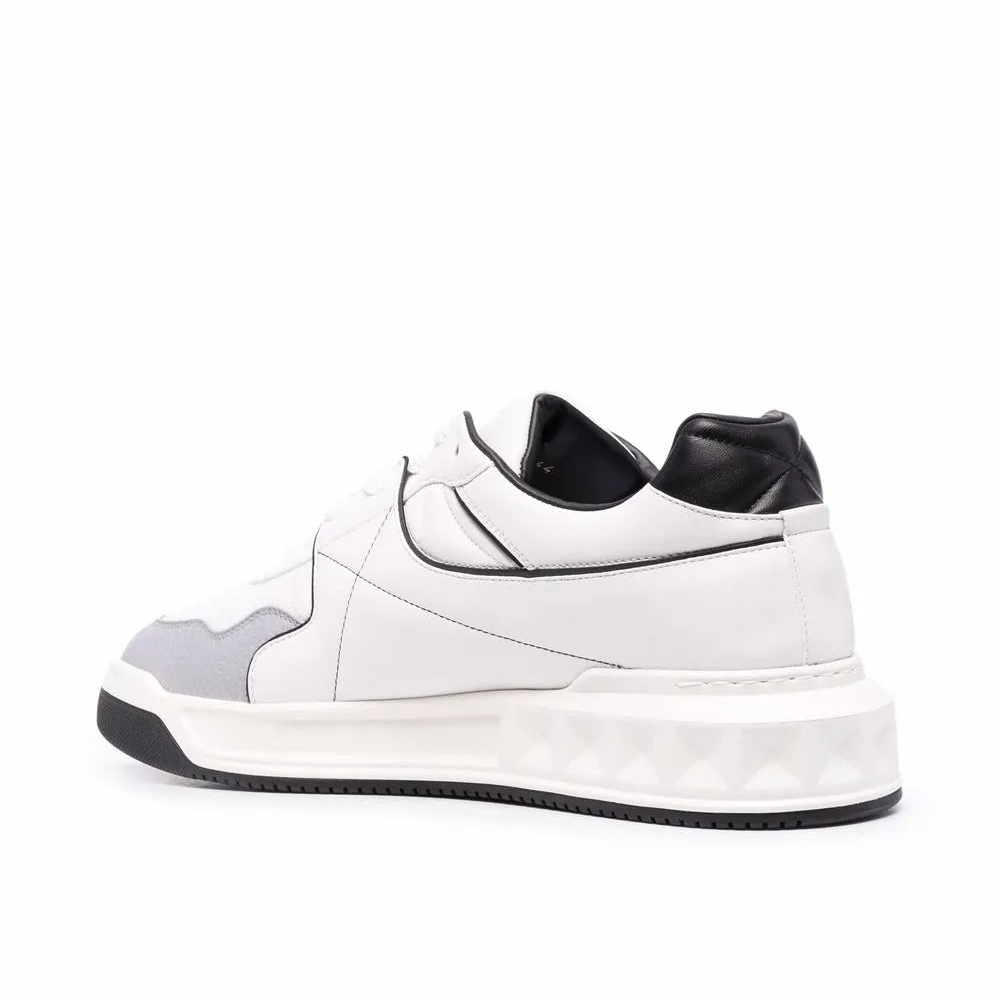 נעל של ולנטינו בצבע לבן ואפור – Valentino ONE STUD LOW TOP