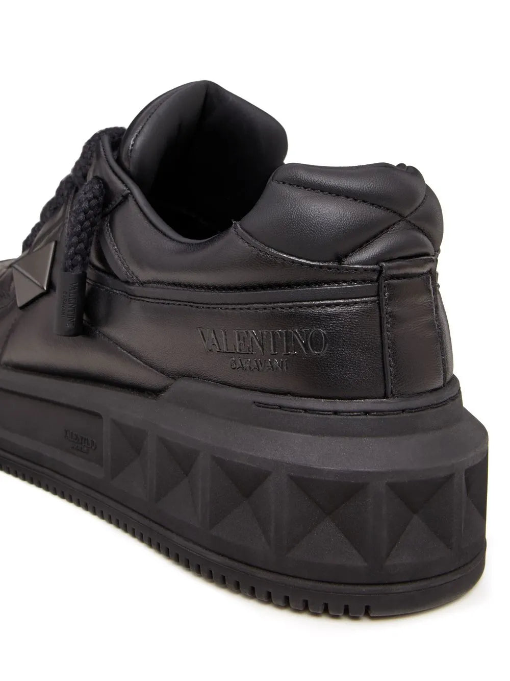 נעל של ולנטינו צבע שחור – Valentino LOW TOP SNEAKER IN NAPPA