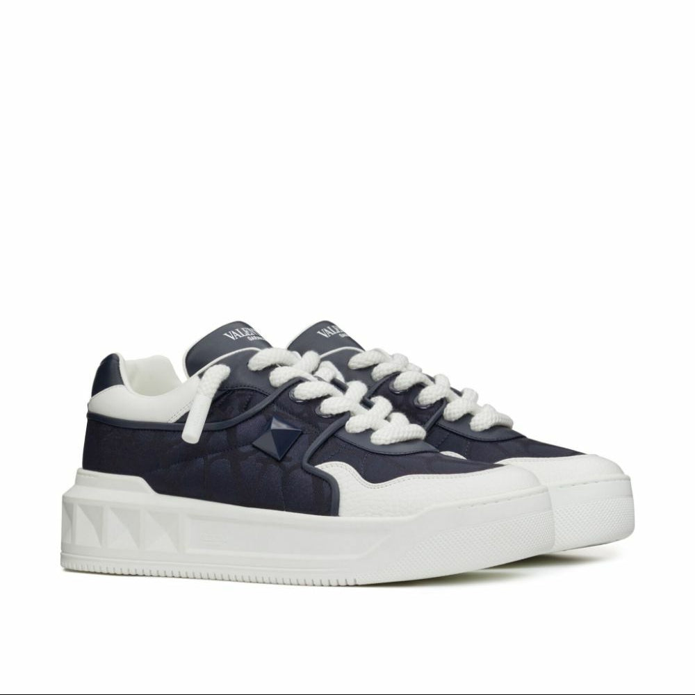 נעל של ולנטינו צבע כחול – Valentino ONE STUD XL LOW TOP