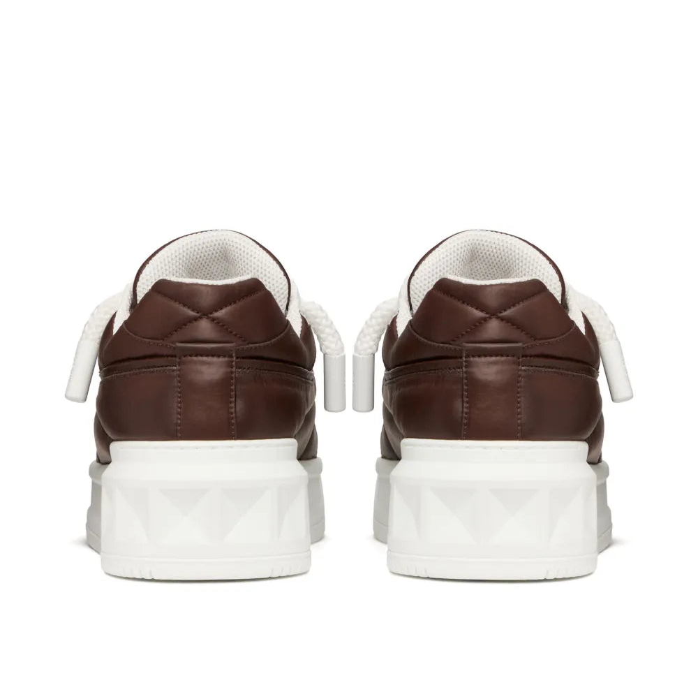 נעל של ולנטינו צבע חום – Valentino ONE STUD XL LOW TOP