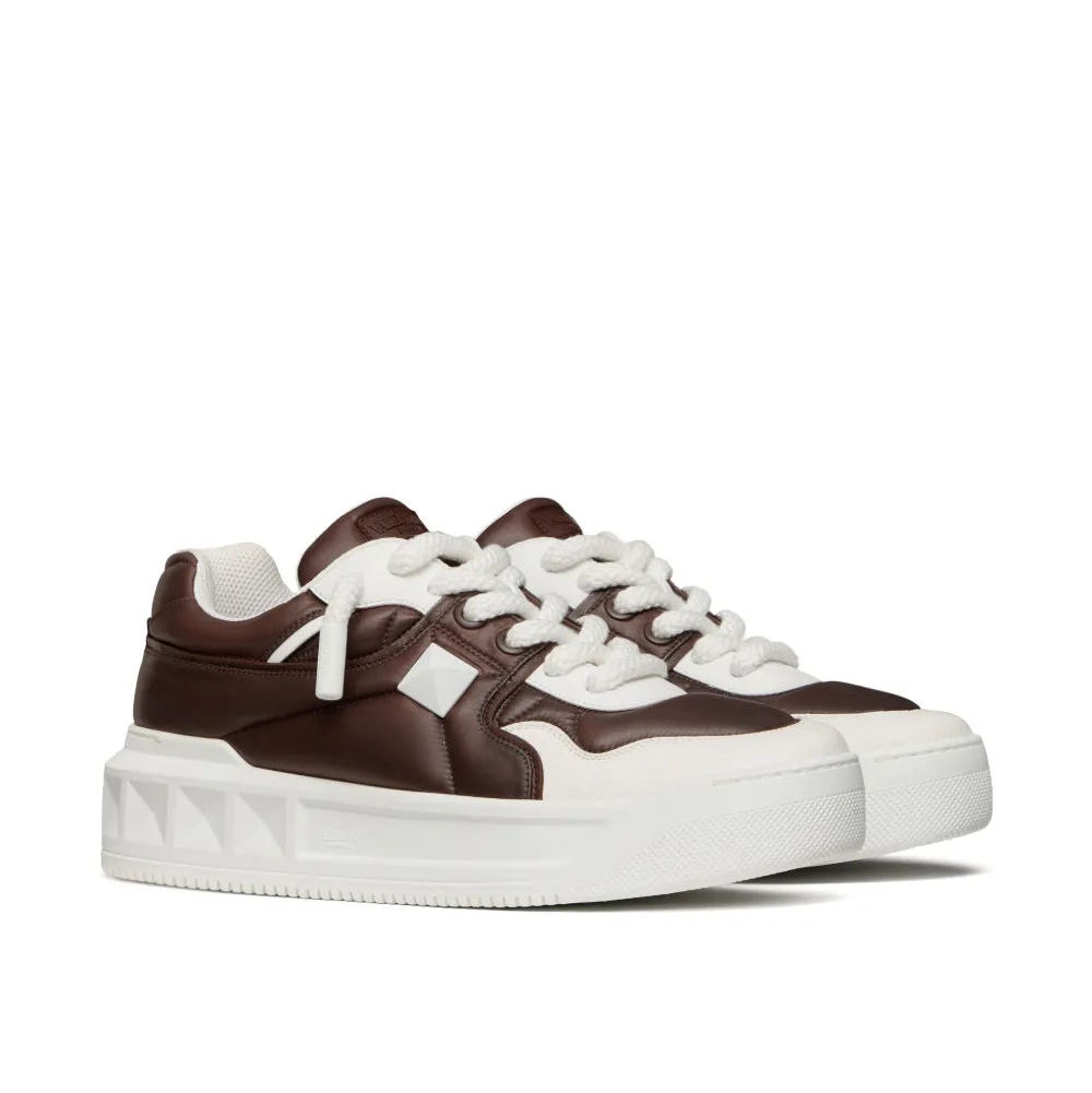 נעל של ולנטינו צבע חום – Valentino ONE STUD XL LOW TOP