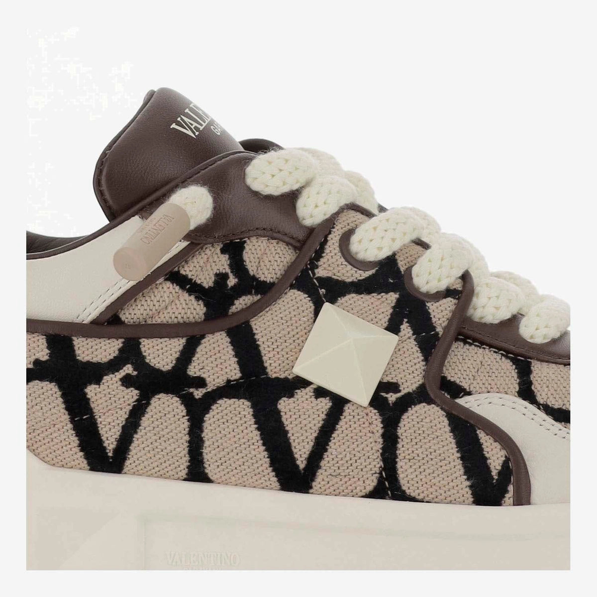 נעל של ולנטינו צבע בז' – Valentino LOW TOP SNEAKER IN NAPPA