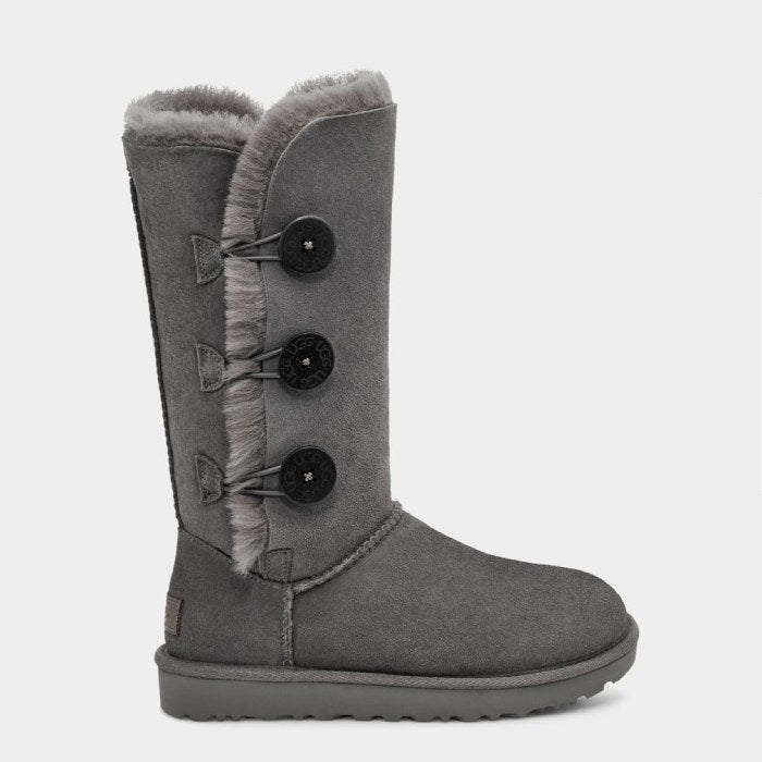 UGG Bailey Button Triplet II Boot בצבע אפור