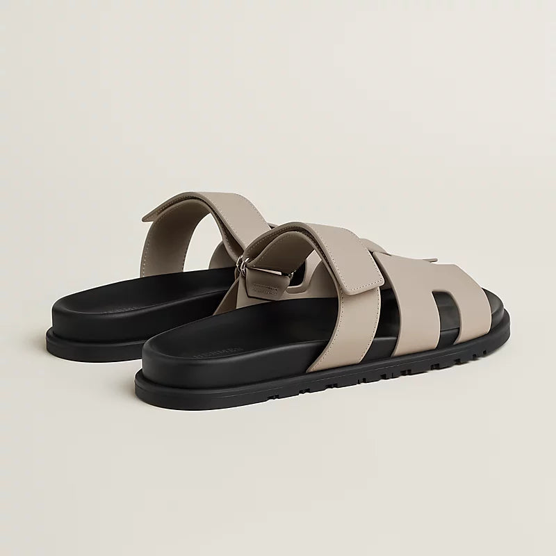 'כפכף הרמס לגבר צבע שחור בז – Hermes Chypre Sandal