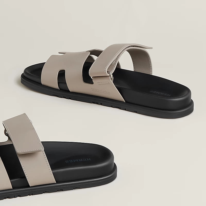 'כפכף הרמס לגבר צבע שחור בז – Hermes Chypre Sandal