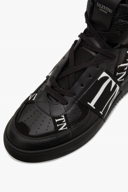נעל של ולנטינו צבע שחור – Valentino MID TOP VL7N SNEAKER