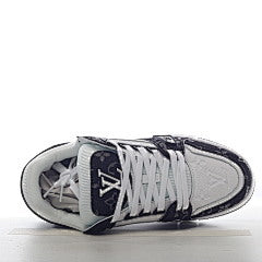 Louis Vuitton trainer black white