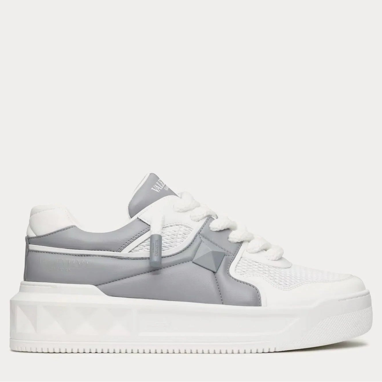 נעל של ולנטינו צבע אפור – Valentino ONE STUD XL LOW TOP
