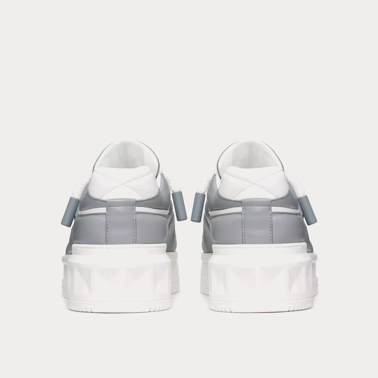 נעל של ולנטינו צבע אפור – Valentino ONE STUD XL LOW TOP