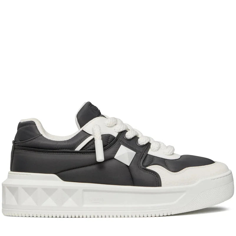 נעל של ולנטינו צבע שחור – Valentino ONE STUD XL LOW TOP