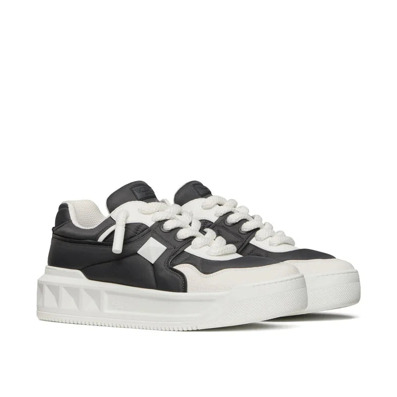 נעל של ולנטינו צבע שחור – Valentino ONE STUD XL LOW TOP